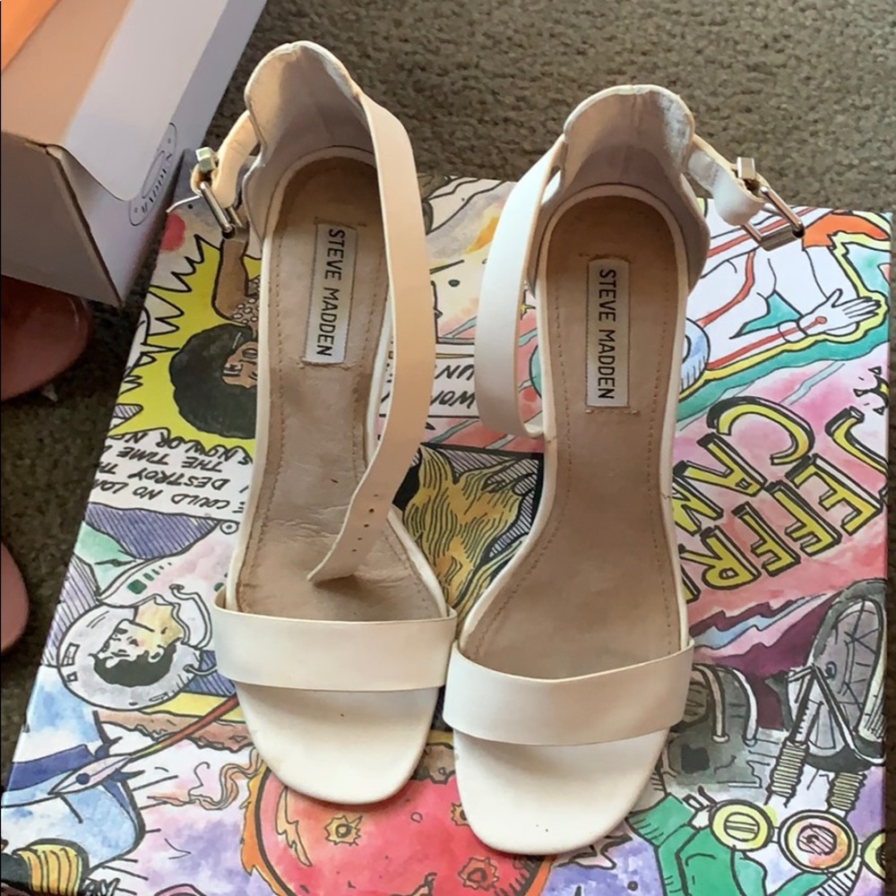 Steve Madden “Bayside” white heel
